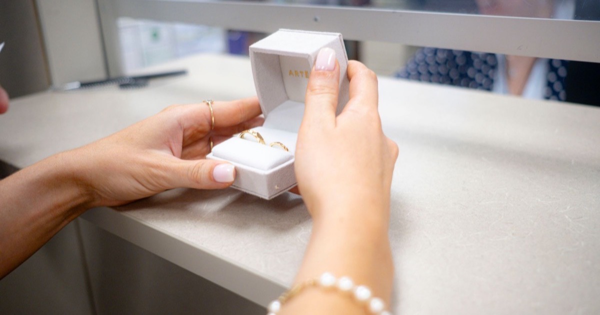 Jewellery billing software showing karat-wise stock and invoices